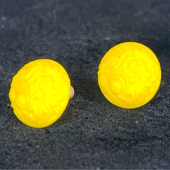 Vintage Yellow Floral Clip On Earrings 70s Era Silver Back Retro Vibrant - Picture 1 of 8